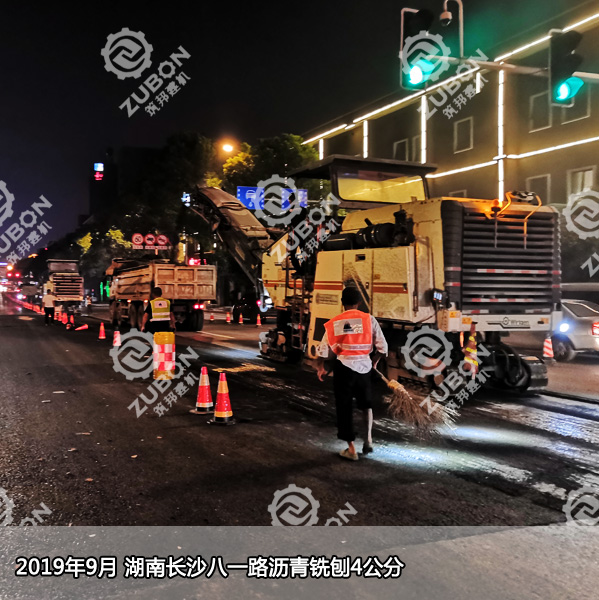 2019年9月湖南長(zhǎng)沙市政道路八一路進(jìn)行瀝青銑刨