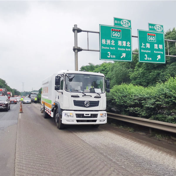 G60滬昆高速長株潭段路面清掃吸塵